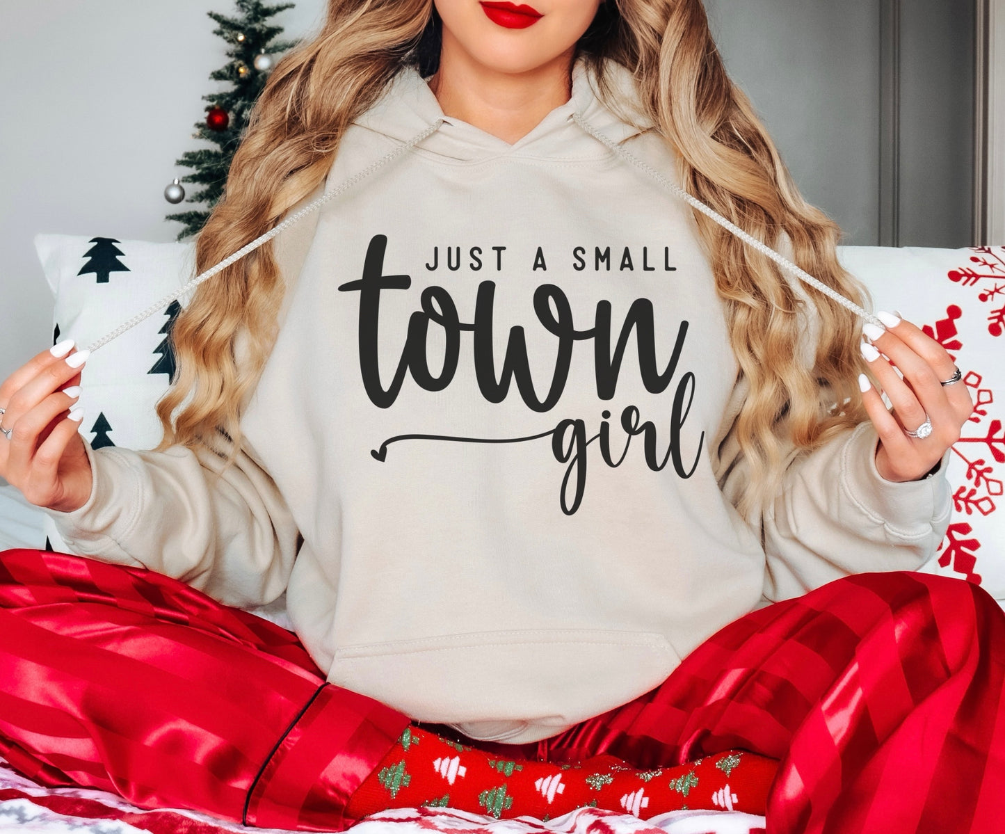 Just a small town girl! Heavy Blend™ Hooded Sweatshirt